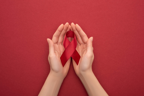 Dezembro Vermelho na conscientização para vencer a Aids