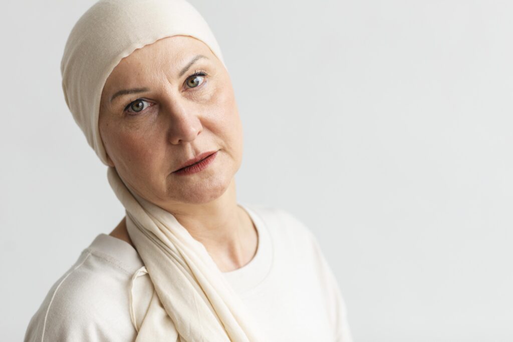 Mulher com lenço na cabeça